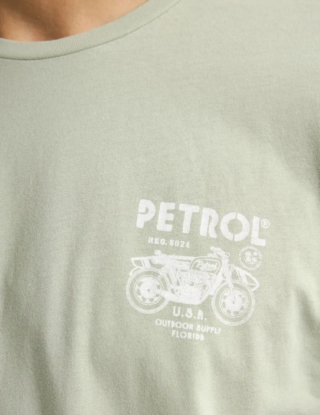 Camiseta Petrol Industries Print Moto Verde | Bicos de Fío